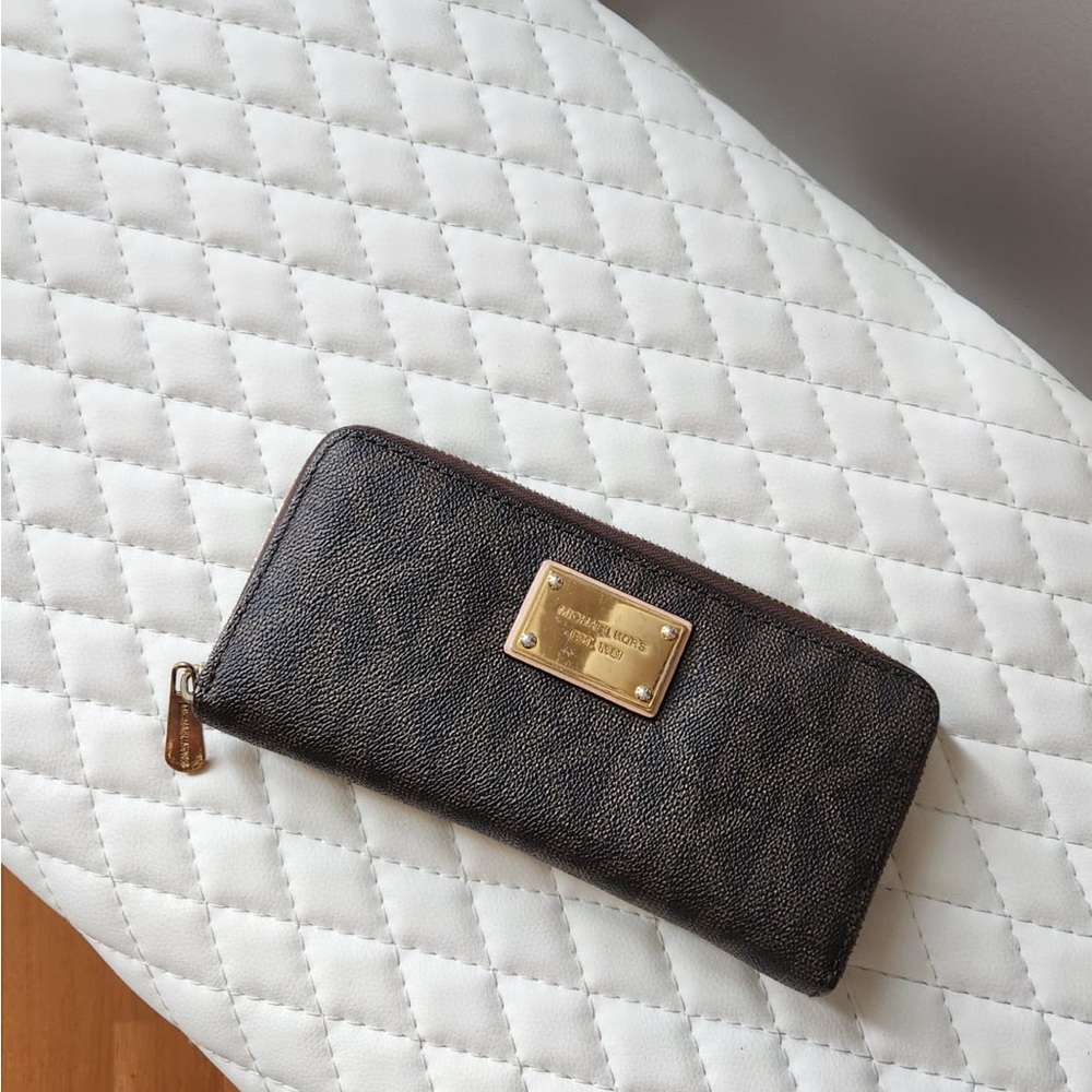 MK zippy wallet🤎